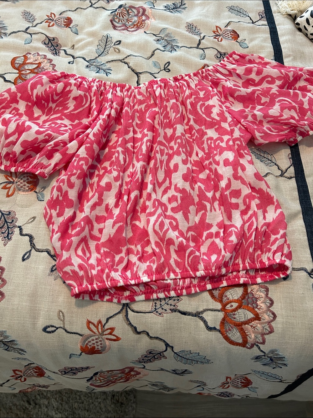 Women’s Off-Shoulder Pink Patterned Top